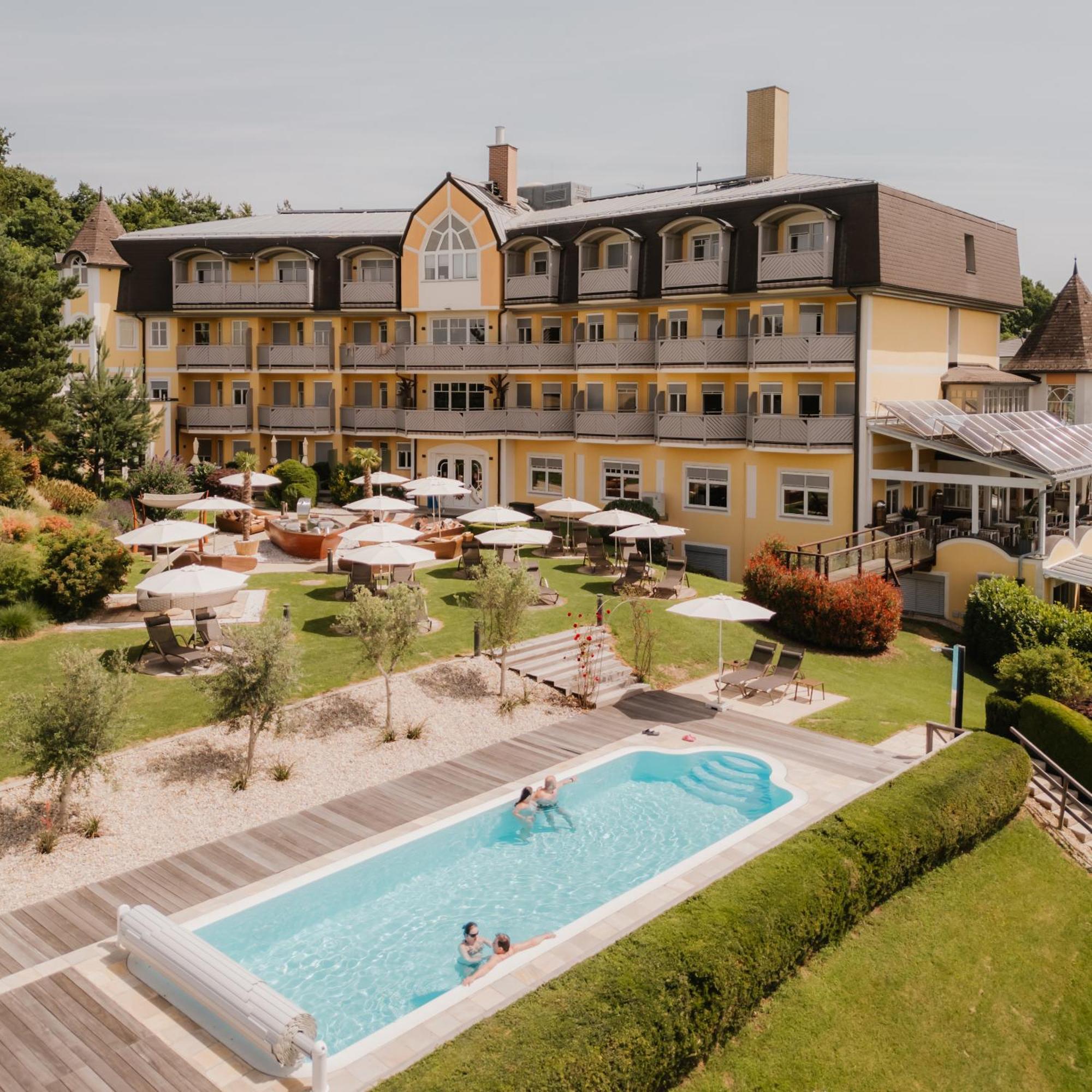 Maiers Kuschelhotel Loipersdorf Deluxe - Adults Only Loipersdorf bei Fuerstenfeld Exterior photo